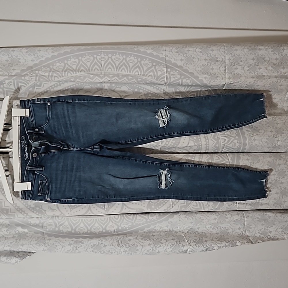 Distressed jeggings